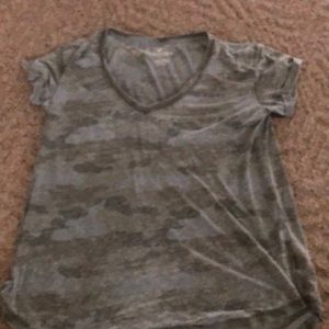 American Eagle t shirt